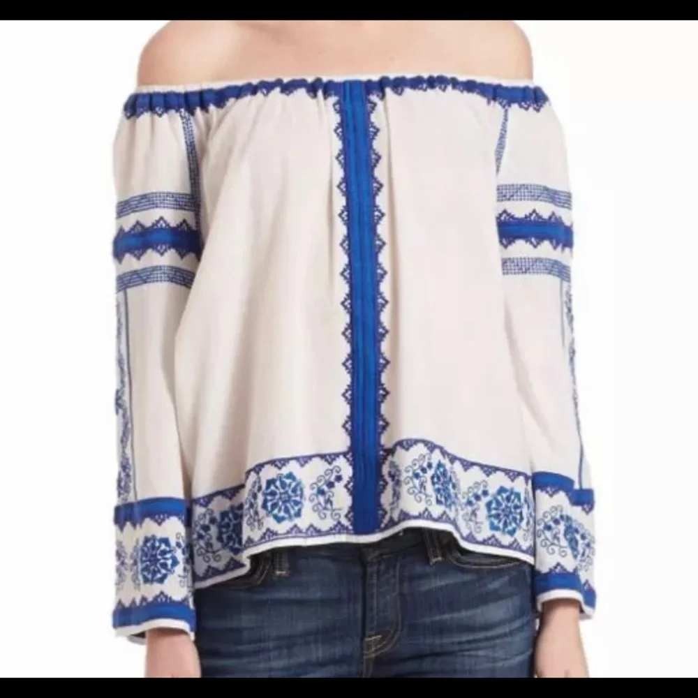 Love Sam Wanda Floral Embroidered Off the Shoulder Blouse White Blue Small NEW